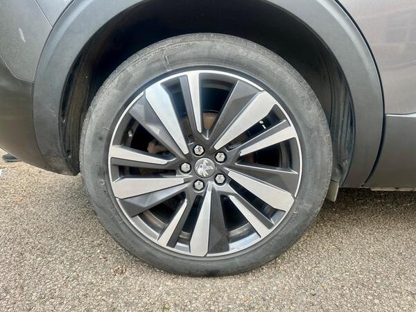
								Peugeot 5008 full									