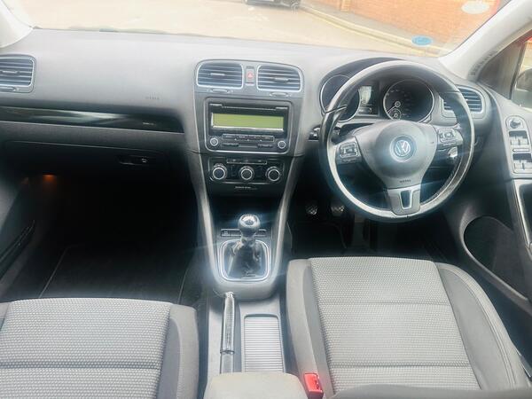 
								Volkswagen Golf full									