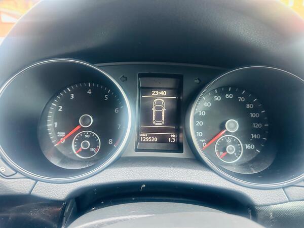 
								Volkswagen Golf full									