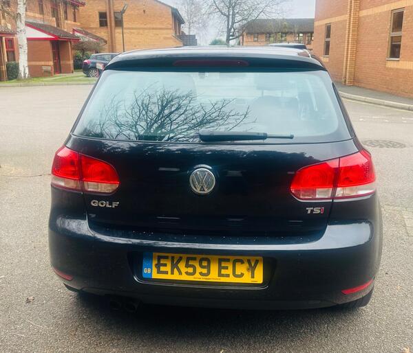 
								Volkswagen Golf full									