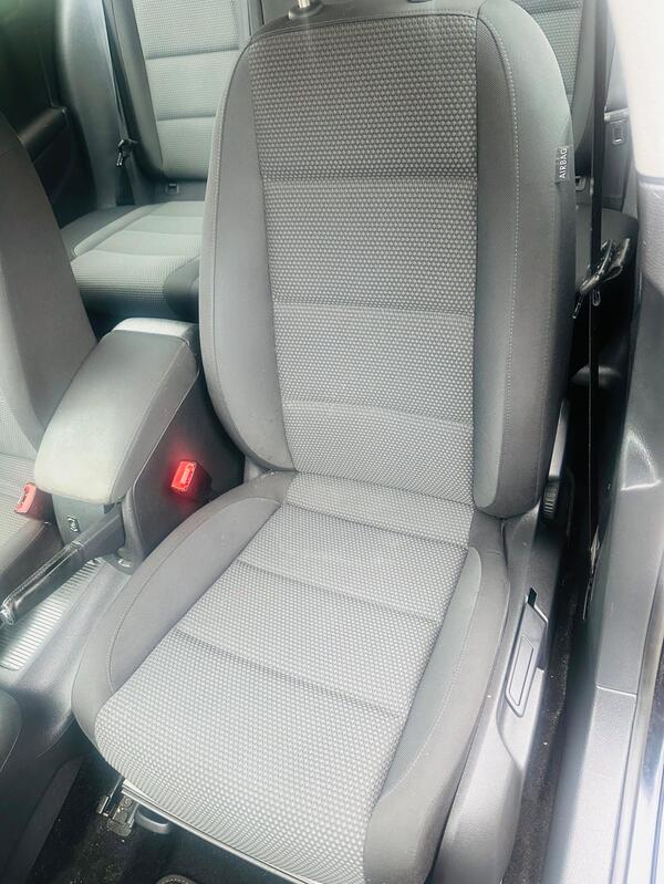 
								Volkswagen Golf full									