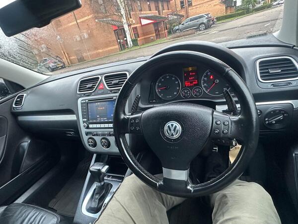 
								Volkswagen Eos full									