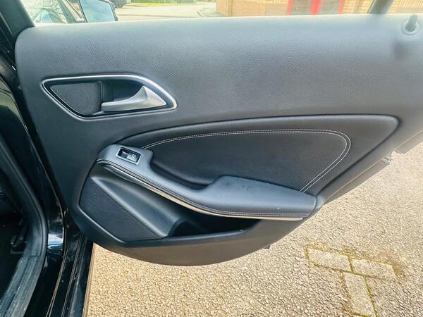 
								Mercedes-Benz A Class full									