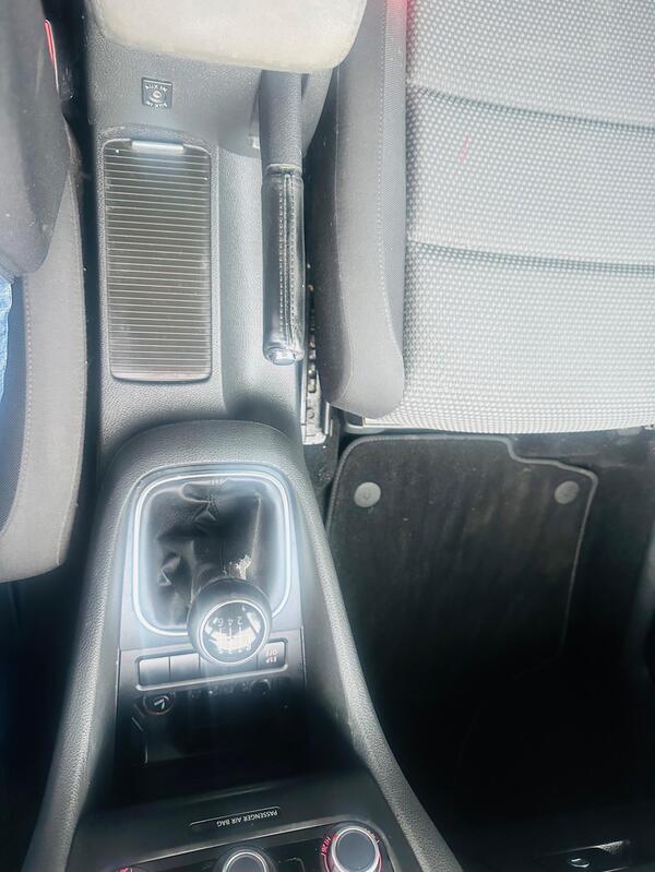 
								Volkswagen Golf full									