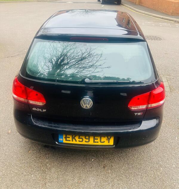 
								Volkswagen Golf full									