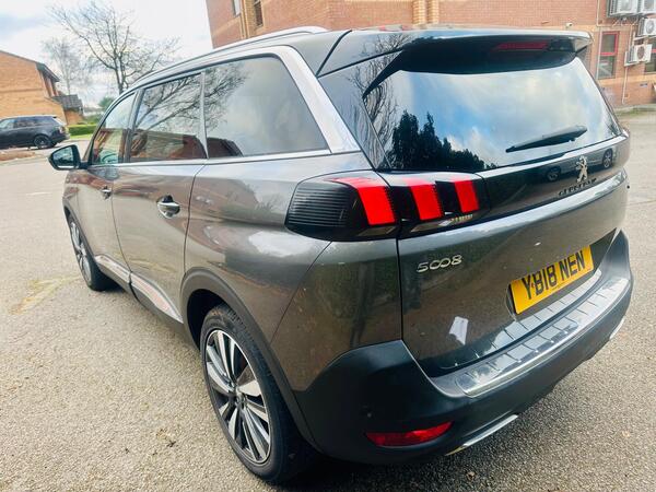
								Peugeot 5008 full									