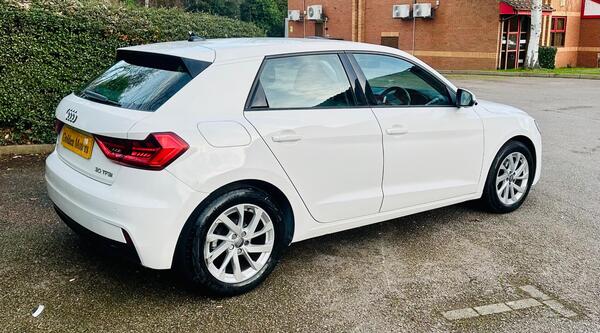 
								Audi A1 full									