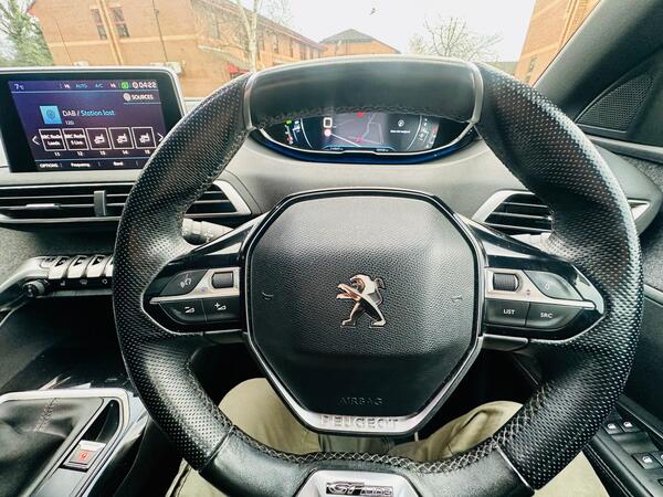 
								Peugeot 5008 full									