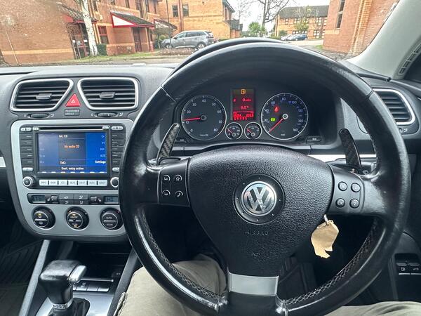 
								Volkswagen Eos full									