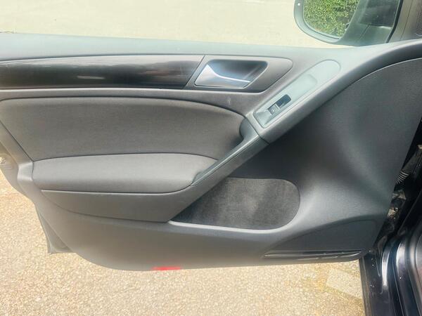 
								Volkswagen Golf full									