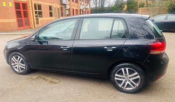 
								Volkswagen Golf full									