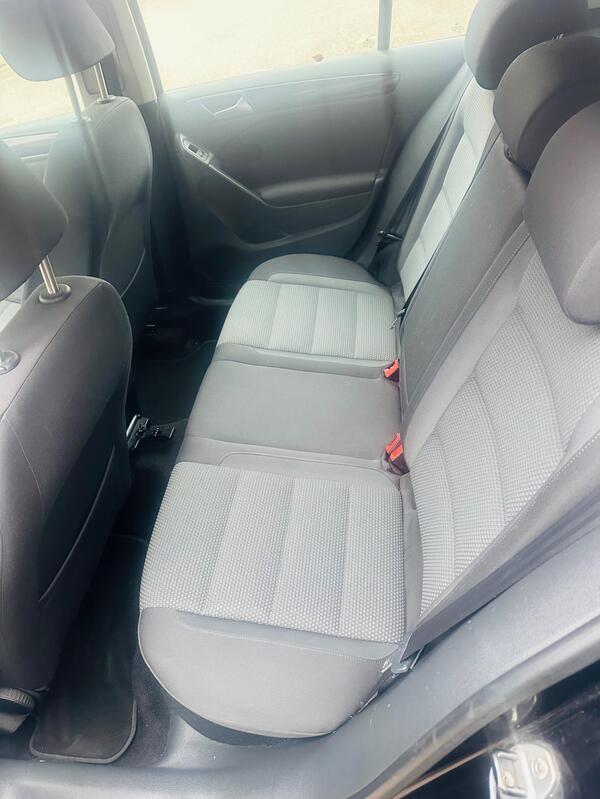 
								Volkswagen Golf full									