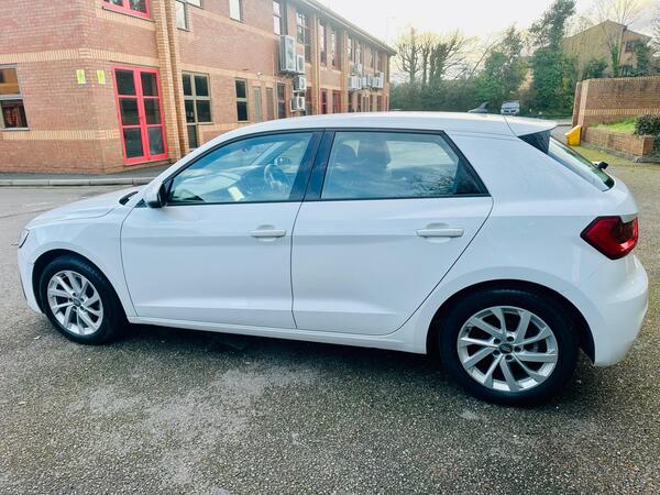 
								Audi A1 full									