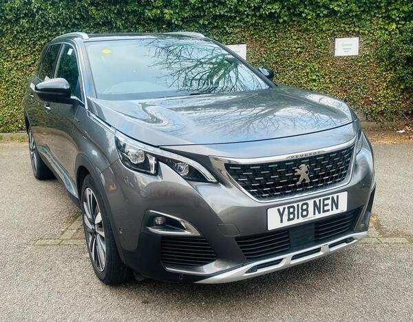 
								Peugeot 5008 full									