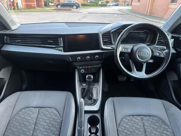 
								Audi A1 full									