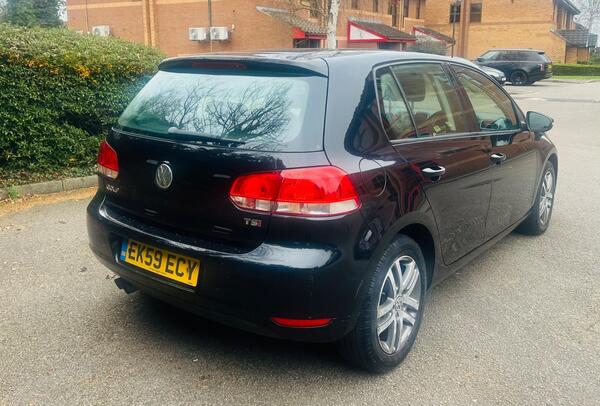 
								Volkswagen Golf full									