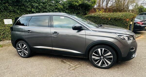 
								Peugeot 5008 full									