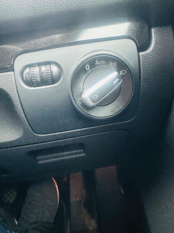 
								Volkswagen Golf full									