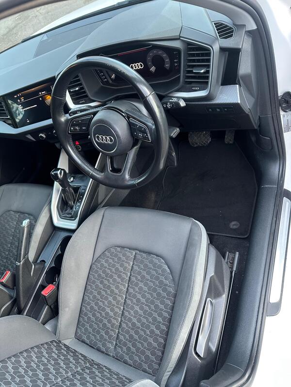 
								Audi A1 full									