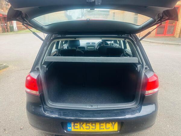 
								Volkswagen Golf full									